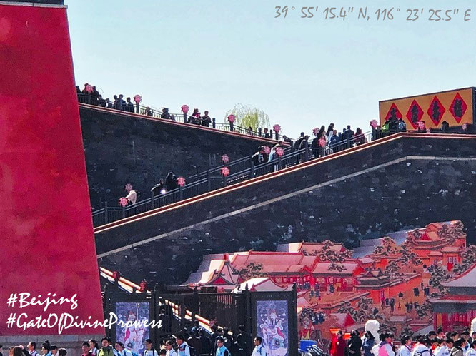 ...a little bit unreal: Forbidden City like a painting, Gate of Divine Might / Divine Prowess 神武门, detail (39° 55′ 15.4″ N, 116° 23′ 25.5″ E)!