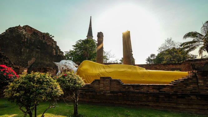Tempel Wat Yai Chai Mongkol mit dem liegenden Buddha
