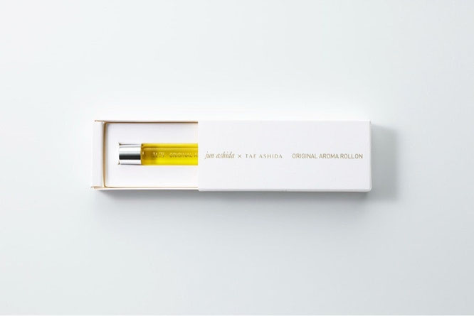 「jun ashida × TAE ASHIDA」オリジナルアロマロールオン<Honey Myrtle × Silver Fir × Neroli> 内容量:8ml 価格:3,850円(税込)