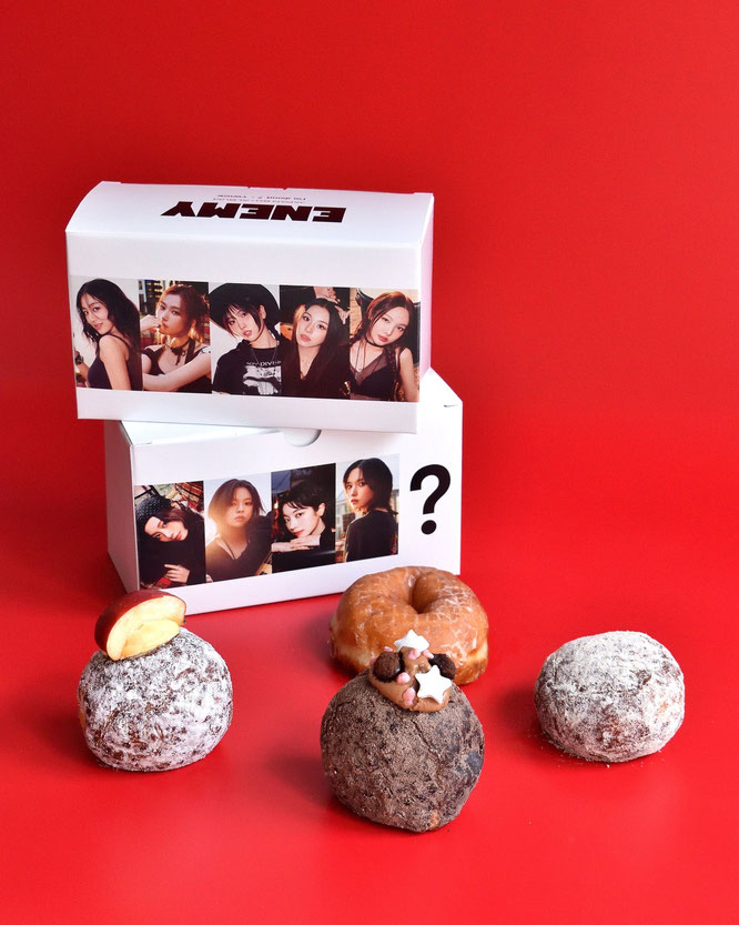 奥から時計回りにグレーズド / I'm donut?プレーン / I’m ロックンロール!/ I’m アップルジャンキー(写真はイメージです)