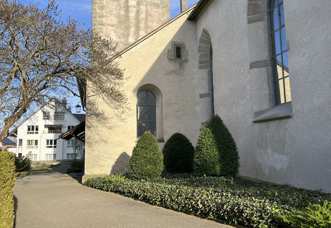 hier an der Nordwand der Kirche war das Pfarrhaus angebaut, in dem Pfarrer Loffar den flüchtenden Papst Johannes XXIII. bewirtete