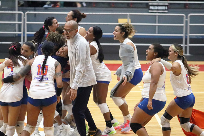 Carolina Lomanview celebra su pase a la semi final / foto por Heriberto Rosario Rosa