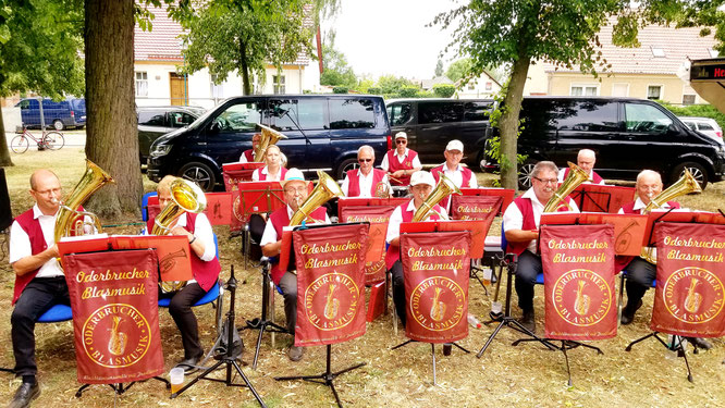 Die Odeerbrucher Blasmusik spielt auf in Altreetz und Jahnsfelde