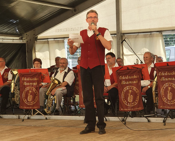 Die Oderbrucher Blasmusik hatte zum 3. Falkenhagener Festival ins Festzelt eingeladen