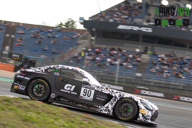Madpanda Motorsport Mercedes AMG GT3 beim GT World Challenge Europe Rennen auf dem Nürburgring unterwegs.