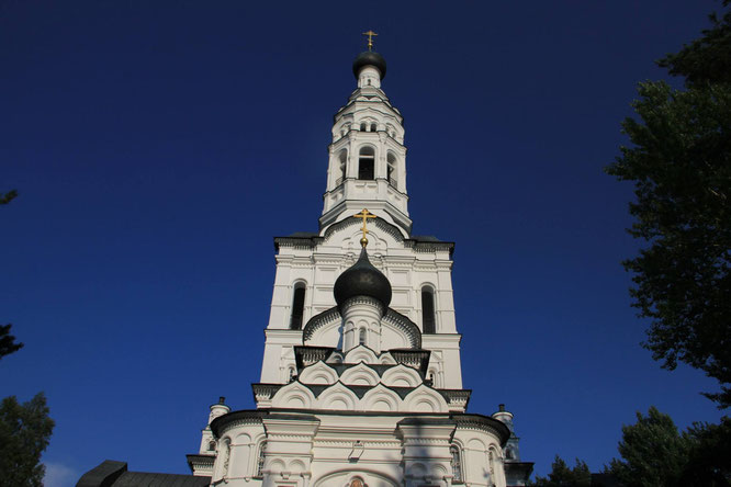 Finnische Kirche am Weg zur Strandpromenade