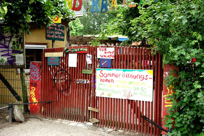 Bild: Eingang Kinderbauernhof im Görlitzer Park, Berlin