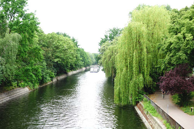 Bild: Schiff auf dem Landwehrkanal, Berlin