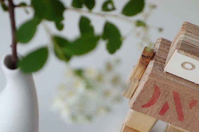 Bild: Vase und Roboter