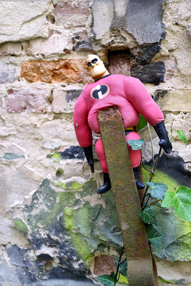 Bild: The Incredible steckt fest
