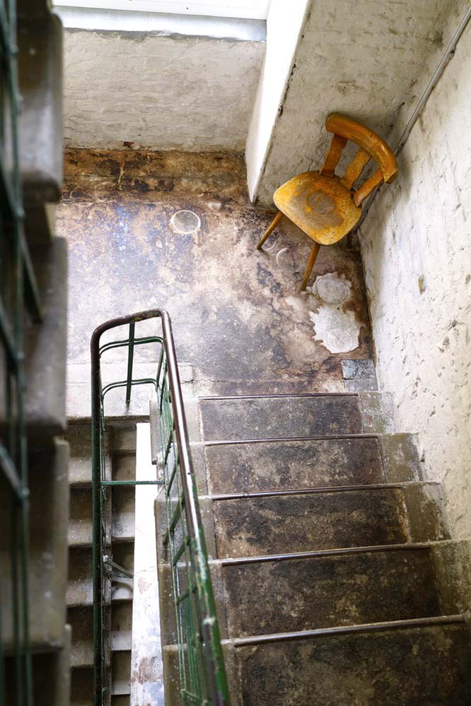 Bild: Alter Stuhl in ehemaliger Fabrik, Berlin Mitte