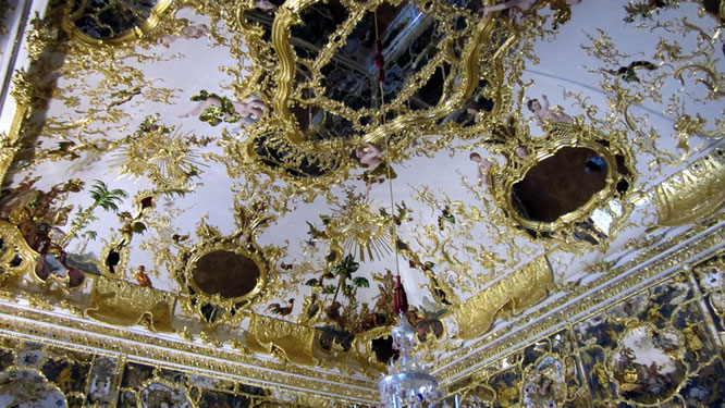 Prunkvolle Decke in der Residenz