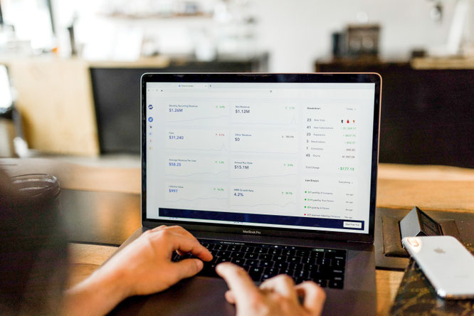 unsplash.com © Austin Distel CCO Public Domain Wer in erfolgreiche Start-ups investiert, verdient dauerhaft eine Menge Geld.