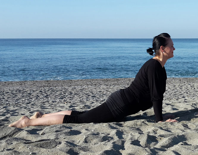 Yoga-Übung am Meer