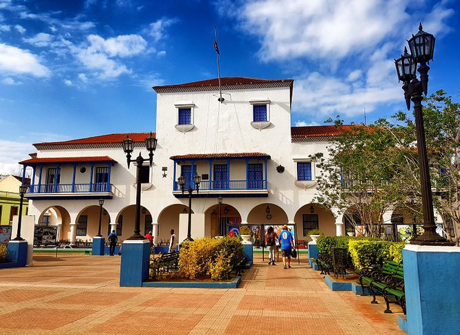 Rathaus von Santiago de Cuba-came.saw.travelled-Reiseblog-Reise-Inspirarion-Kuba-Trip