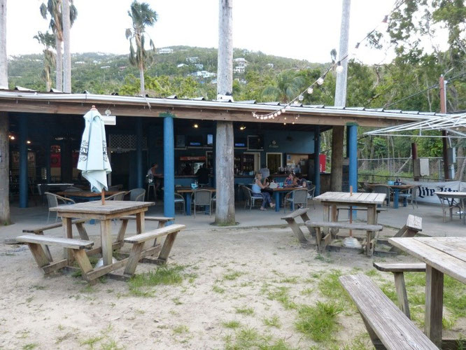 Lecker essen auf den US Virgin Islands: Beach Bar bei Hull Bay Beach, St.Thomas