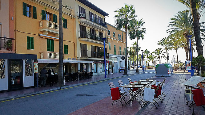 Die Haupteinkaufsstraße von Port d'Antratx