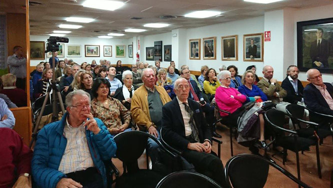 Asistentes a la presentación del libro de Luisa Navia-Osorio en el Centro Asturiano de Madrid