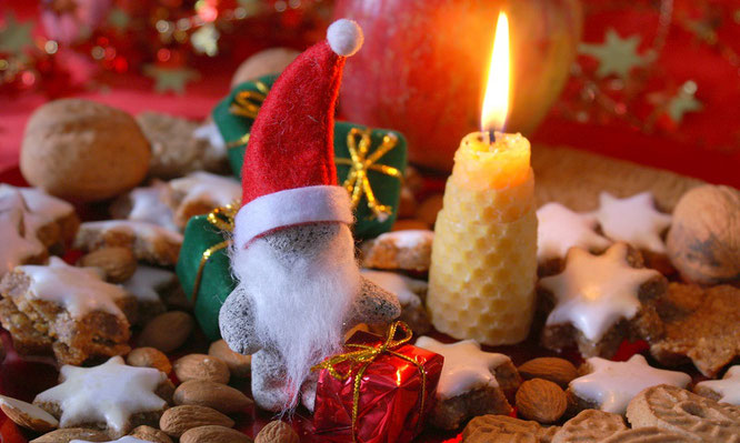 Unser Nikolaus wird die Kinder wieder mit prall gefüllten Tüten erfreuen (Foto: Stephanie Hofschlaeger pixelio)