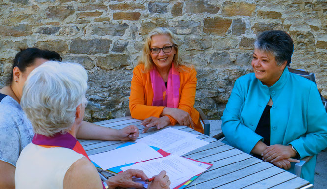 Arbeitslos frau kennenlernen