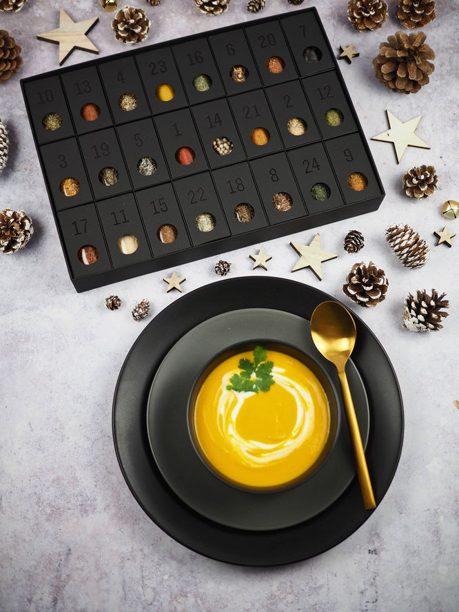 Gewürz-Adventskalender von MEIN GENUSS und Karotten-Curry-Suppe