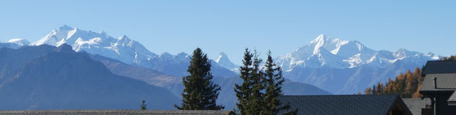 das ist die Aussicht aus den Süd-Zimmern - Dom, Matterhorn, Weisshorn!