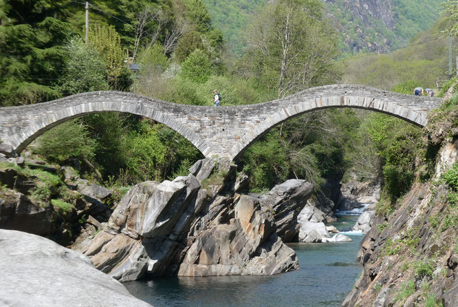 das ist die berühmte "Römerbrücke" mit der stolzen Römerin obenauf