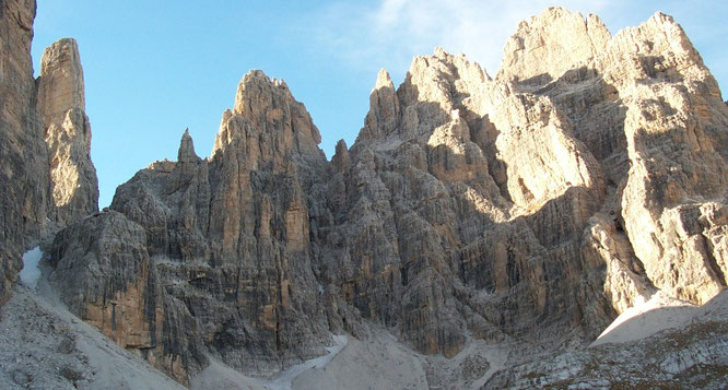 Campanil Bas, gli Sfulmni e la Torre di Brenta dal Sentiero Orsi