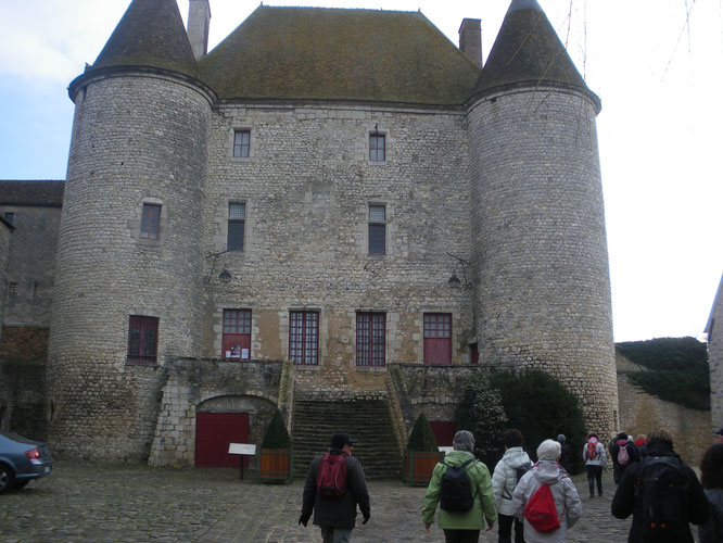 Vue arrière des entrées du chateau musée