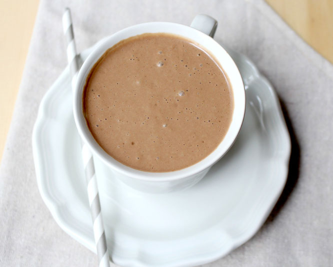 This is a rich, creamy chocolate peanut butter smoothie that tastes more like a milkshake than a healthy treat! - www.homemadenutrition.com