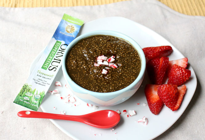 Easy chocolate peppermint mocha chia pudding with supergreens! - by homemade nutrition - www.homemadenutrition.com