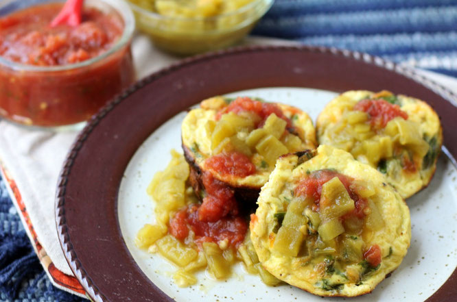 Easy mini frittatas with green chiles as the star!  Perfect weeknight dinner in a rush - vegetarian, gluten free, and so tasty! - www.homemadenutrition.com