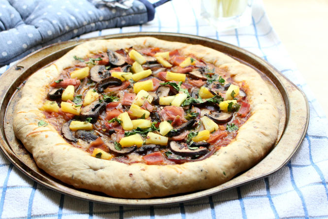 This easy semi-homemade Hawaiian pizza is the perfect go-to for pizza night that the whole family will love! - www.homemadenutrition.com