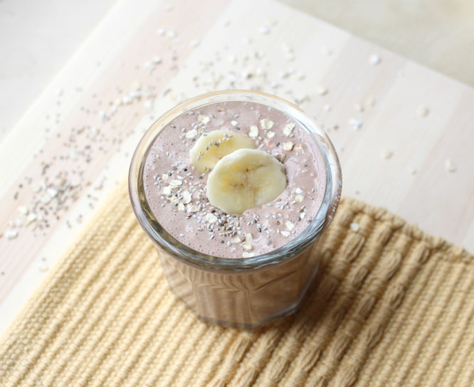 Quick overnight oats with chocolate, banana, and chia seeds!  This combo so delicious, you'll feel more like your eating dessert than a healthy breakfast! - by homemade nutrition - www.homemadenutrition.com