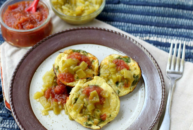 Easy mini frittatas with green chiles as the star!  Perfect weeknight dinner in a rush - vegetarian, gluten free, and so tasty! - www.homemadenutrition.com