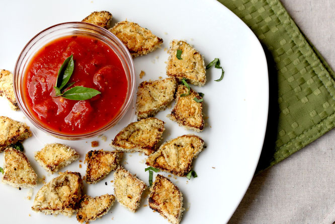 These easy baked eggplant bites are perfect.  They're tender on the inside, crispy on the outside, and have only 5 ingredients.  Tasty way to eat your veggies! - www.homemadenutrition.com