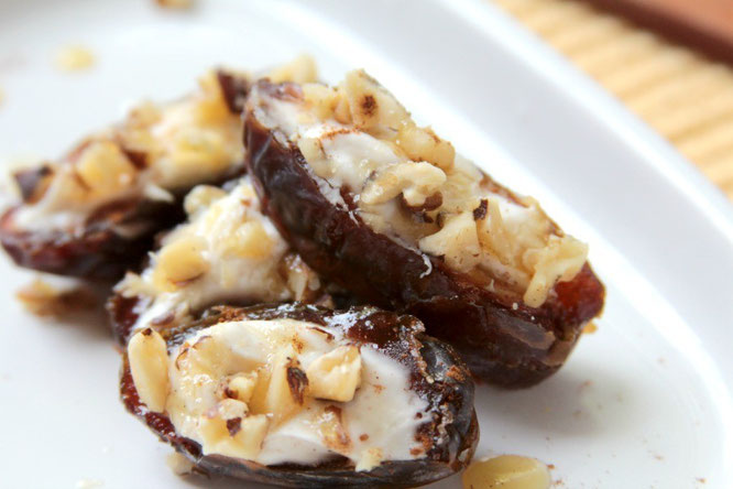 homemade cinnamon walnut cream cheese stuffed dates with honey.  healthy sweet snack perfect for healthy appetizer or holidays.  www.homemadenutrition.com