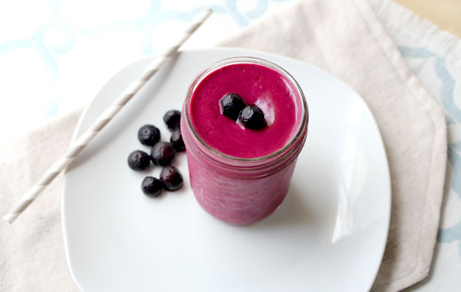 This blueberry beet smoothie is creamy, healthy, and beautiful!  It also holds really well in the fridge so you can make it ahead! - www.homemadenutrition.com