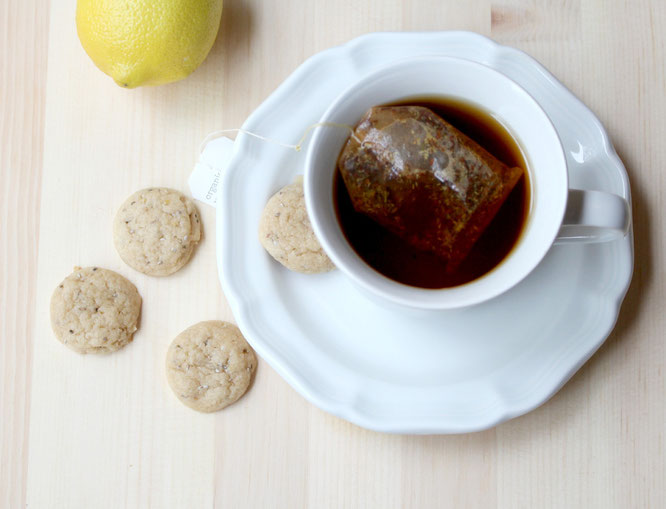 These mini lemon-almond chia cookies have a soft texture and beautiful flavor profile.  They're perfect to enjoy with a cup of hot tea, and have an easy variation to make them vegan! - www.homemadenutrition.com