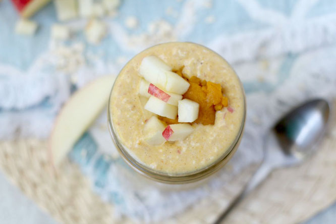 Overnight Oats meets fall in this delicious, high-protein apple pumpkin overnight oats recipe!