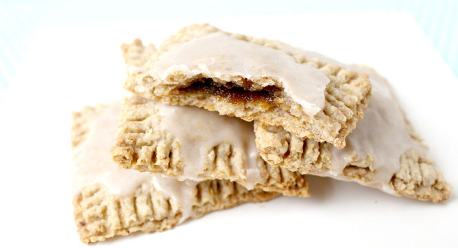 clean eating homemade poptarts!  These have an awesome brown sugar cinnamon filling but a much healthier crust! - by homemade nutrition - www.homemadenutrition.com