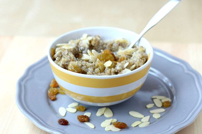 This make-ahead overnight quinoa with golden raisins, almonds, and chia seeds is the perfect filling and satisfying breakfast!