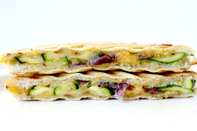 quick vegetarian panini with grilled zucchini and red onion! - by homemade nutrition - www.homemadenutrition.com