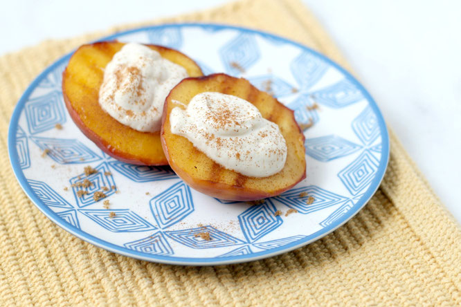 Four ingredients is all it takes to make this perfect summer dessert of grilled peaches with sweet Greek yogurt and cinnamon! - www.homemadenutrition.com