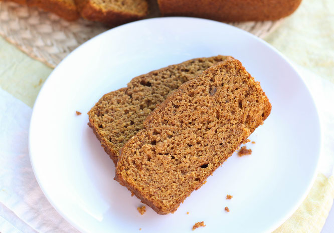 This healthy vegan pumpkin banana bread is moist and tender, and absolutely delicious!