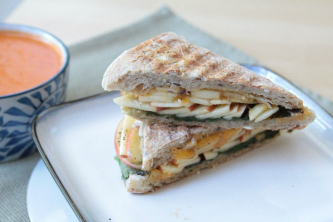homemade apple cheddar panini. Healthy vegetarian sandwich perfect for meatless mondays! by Homemade Nutrition (www.homemadenutrition.com)