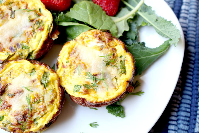 Delicious southwestern mini frittatas are so easy to make and are also vegetarian!  www.homemadenutrition.com