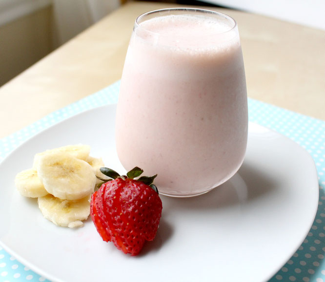 Strawberries, banana, and yogurt come together to make this creamy fresh smoothie! - www.homemadenutrition.com