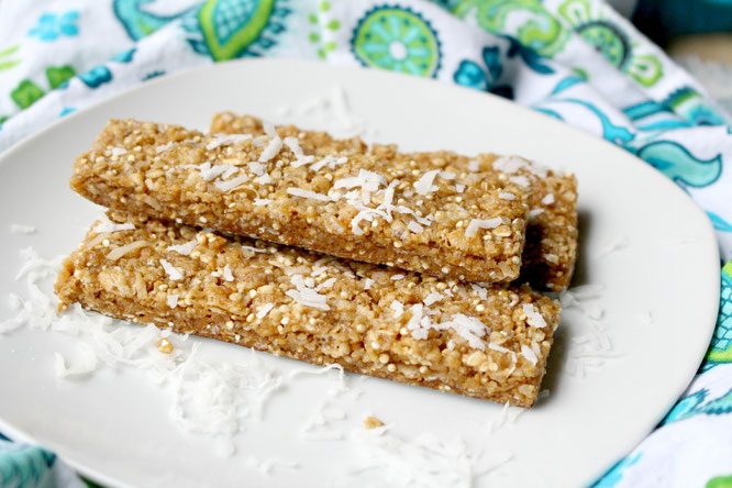 These delicious vegan chewy granola bars have coconut, quinoa, flax, and a boost of protein! Better than store-bought! http://bit.ly/1H5Ugst