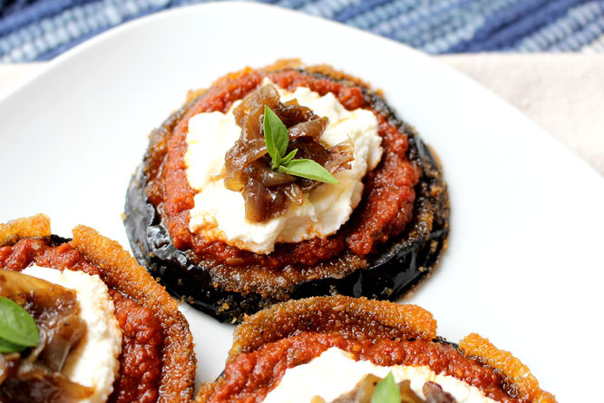 Baked eggplant makes the base of these flavorful pizzas topped with sun dried tomato pesto, ricotta, and caramilized onions.   These are delicious and simple! - www.homemadenutrition.com